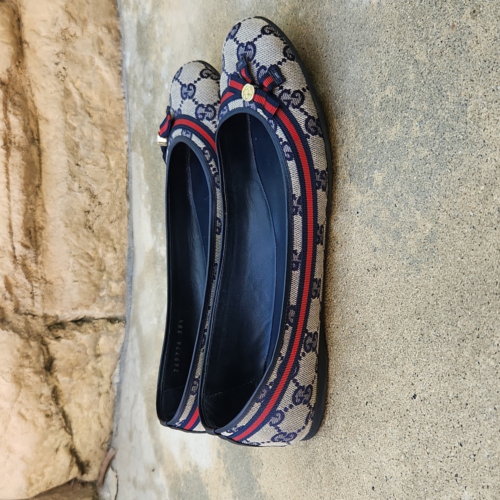 Auth Gucci Logo Flats 8.5 WITH BOX